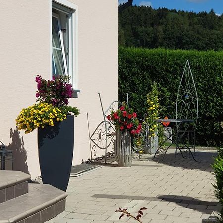 Ferienwohnung Toni Mit Balkon Und Garten Pemfling Luaran gambar